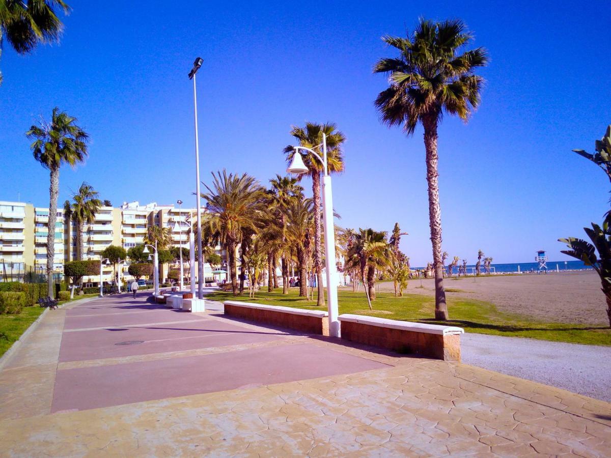 Playa La Cala In Front Of The Beach Free Parking Málaga Eksteriør bilde